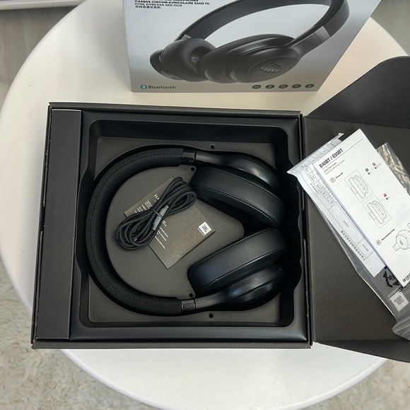 JBL E55BT Wireless On Ear Black Headphones - Picture 5 of 5